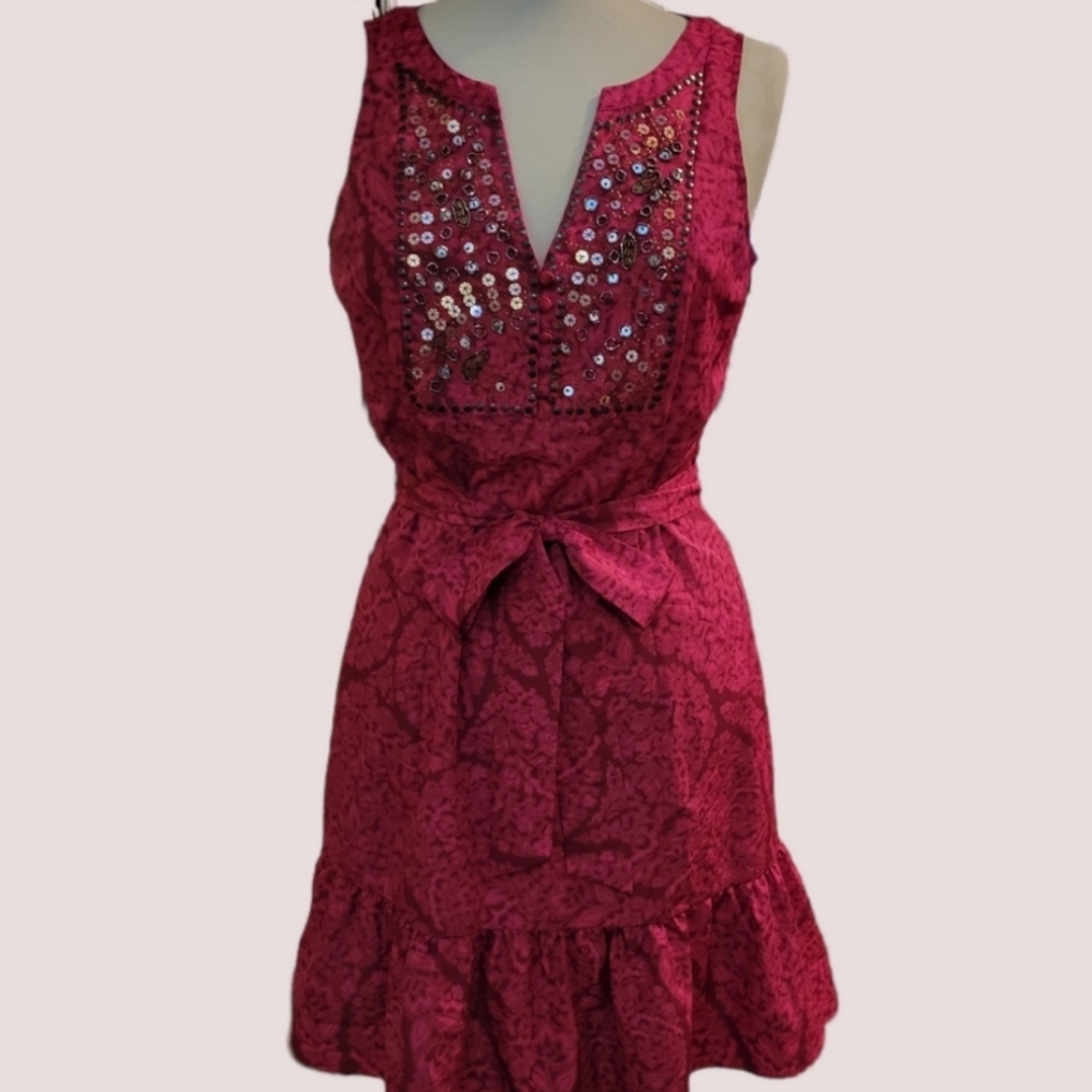 🔥Sale ⚡️White House Black Market Sleeveless V-Neck Beaded Floral Dress